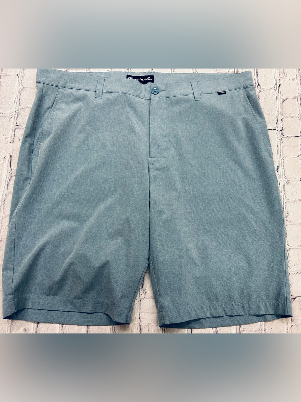 TRAVIS MATHEW mens size 40 shorts